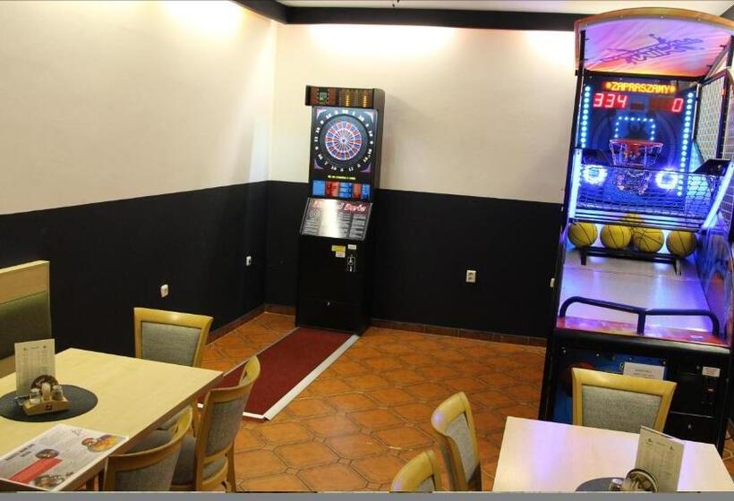 بنسيون Penzion Raketa Bowling