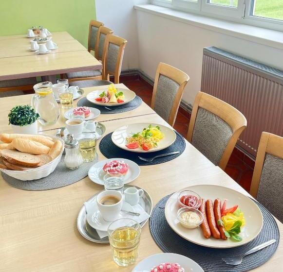 بنسيون Penzion Raketa Bowling