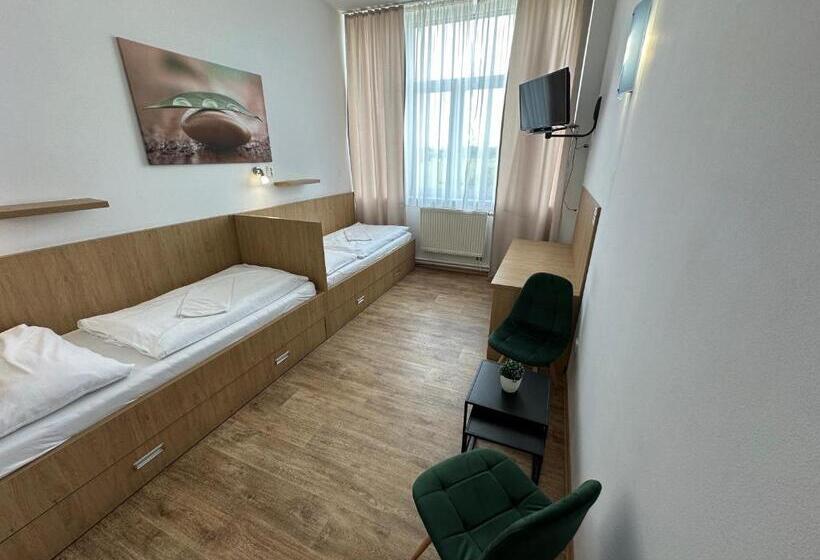 بنسيون Penzion Raketa Bowling