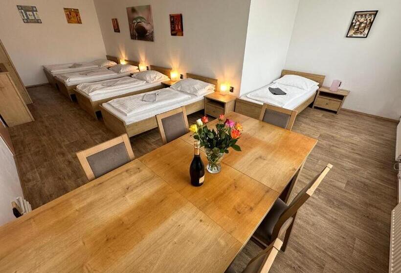 بنسيون Penzion Raketa Bowling