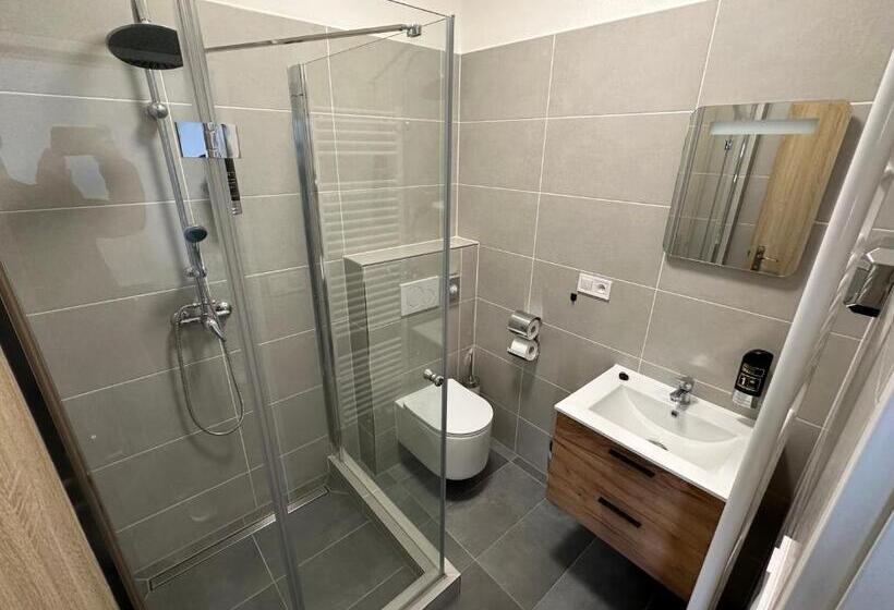 بنسيون Penzion Raketa Bowling