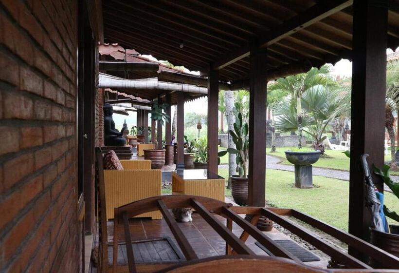 بنسيون Rumah Dharma