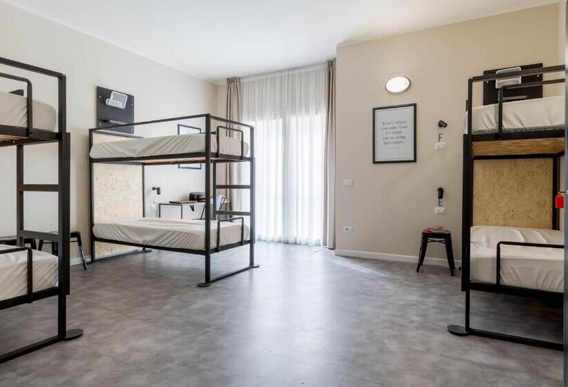 Piccolo Catalunya Hostel