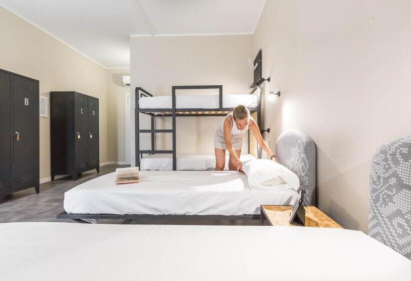 Piccolo Catalunya Hostel