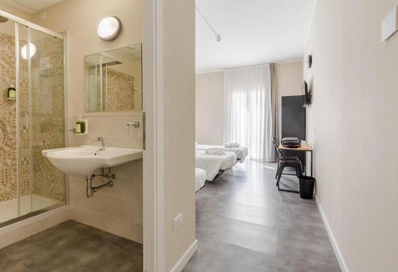 Piccolo Catalunya Hostel