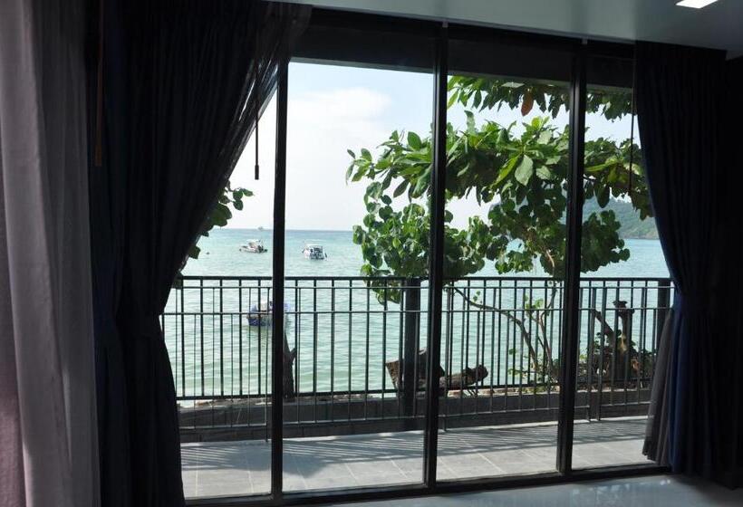 استراحتگاه Dee Dee Sea Front