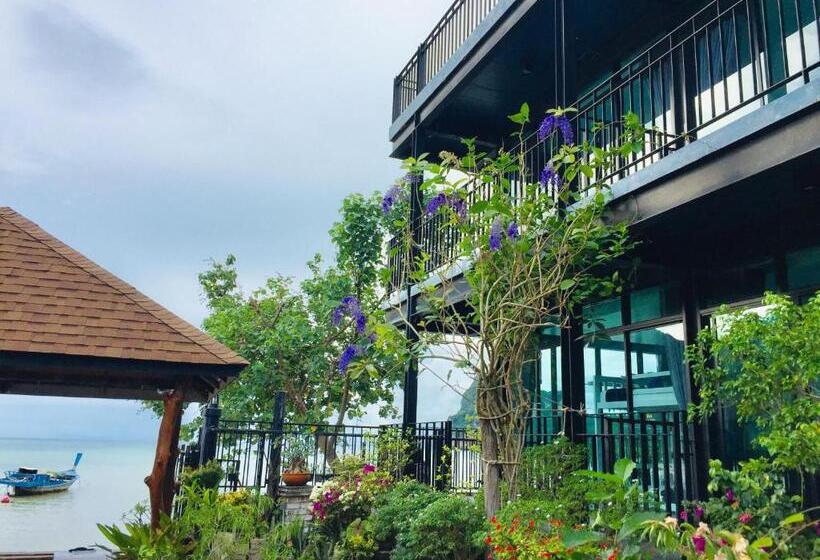 استراحتگاه Dee Dee Sea Front