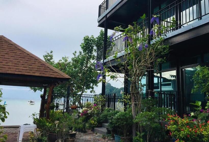 استراحتگاه Dee Dee Sea Front