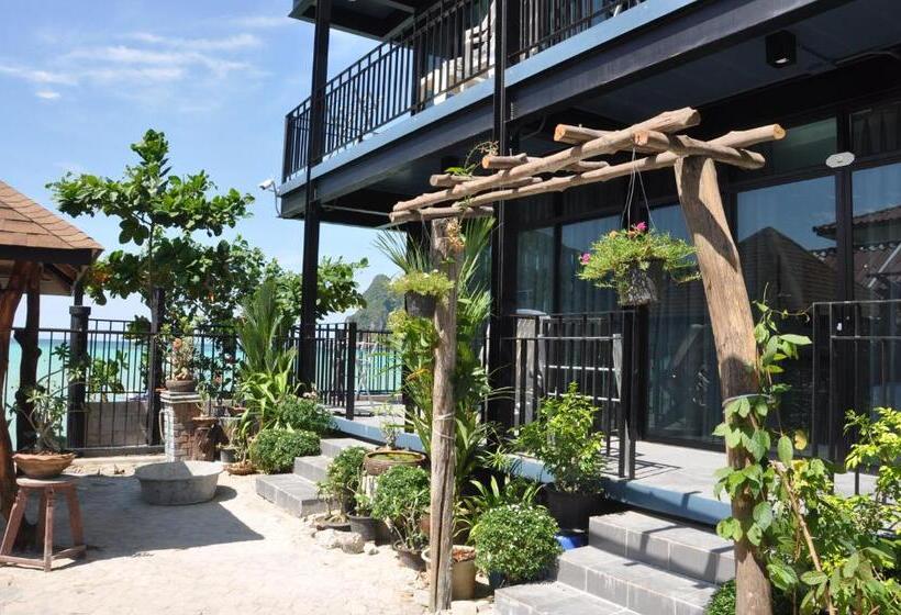 استراحتگاه Dee Dee Sea Front
