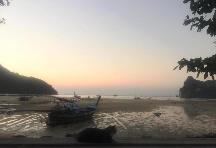 استراحتگاه Dee Dee Sea Front