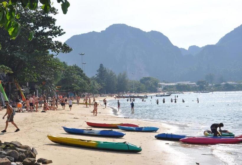 リゾートホテル Dee Dee Sea Front