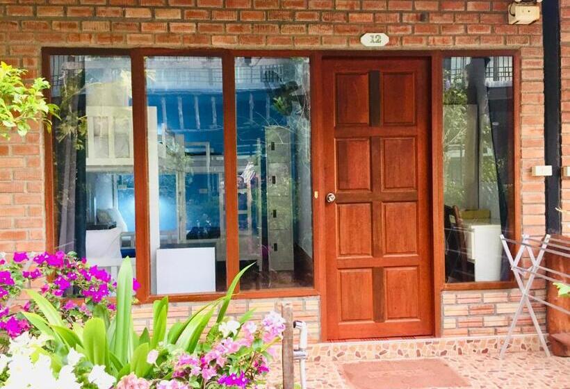 リゾートホテル Dee Dee Sea Front