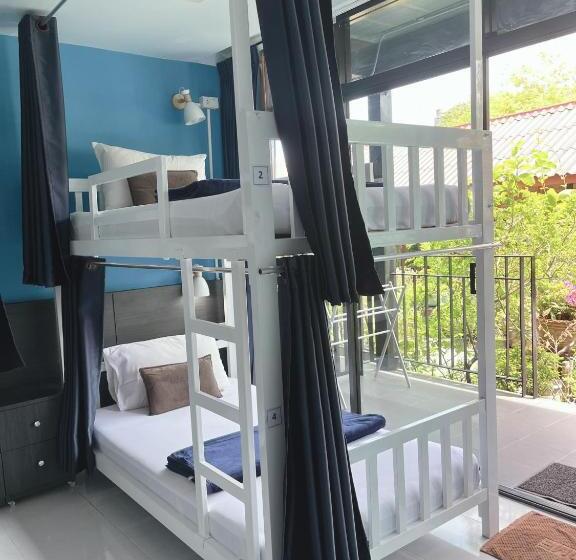 استراحتگاه Dee Dee Sea Front