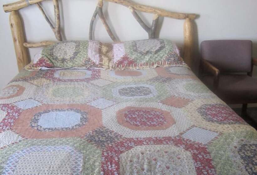 בית מלון כפרי Montana Inn Near Little Bighorn   Colstrip