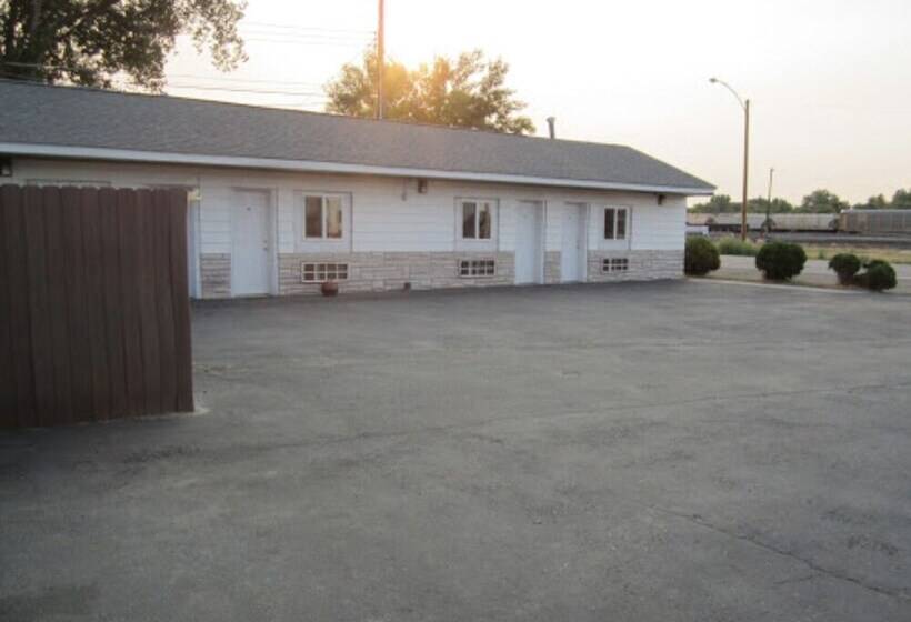 בית מלון כפרי Montana Inn Near Little Bighorn   Colstrip