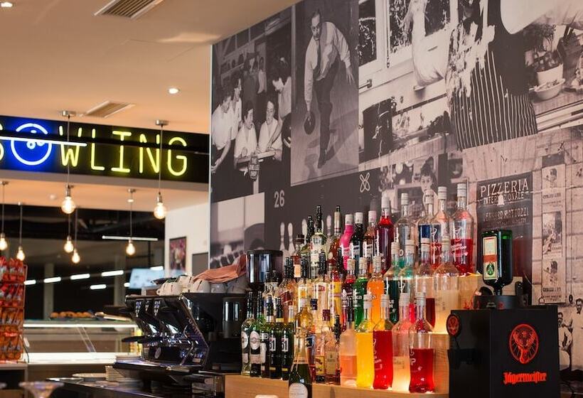 Отель The Bowling