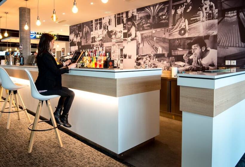 Отель The Bowling