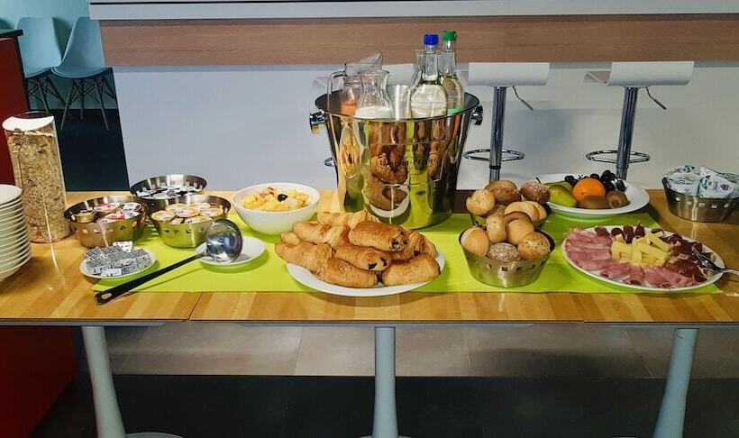 Отель The Bowling