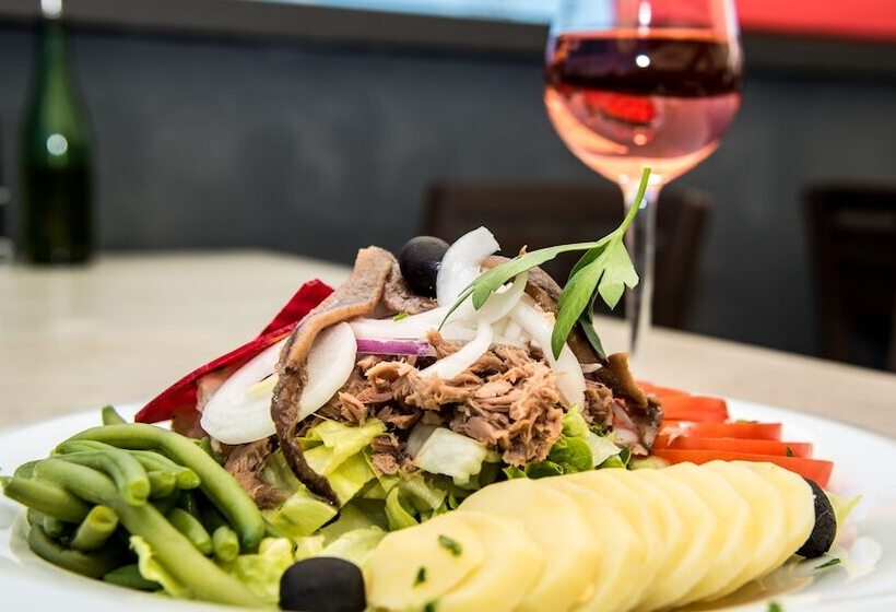 Отель The Bowling