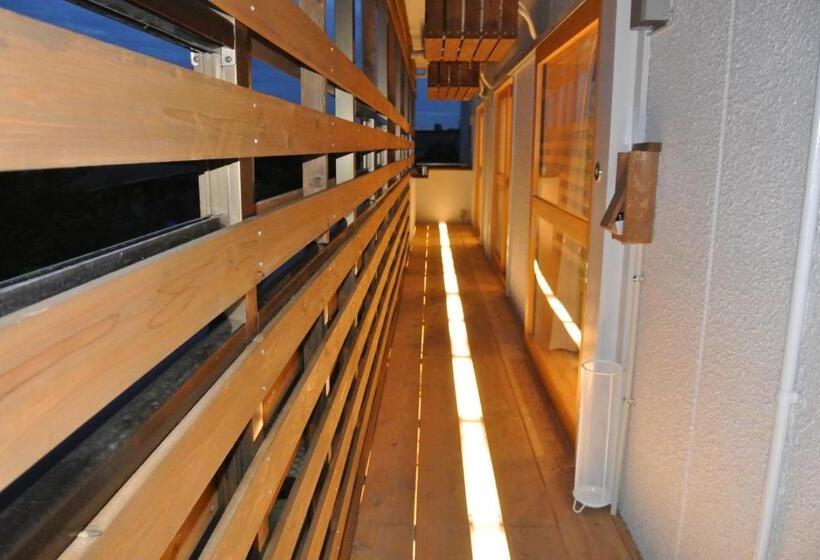 Backpackers Hotel Noosa Japan In Takatsuki Tonda