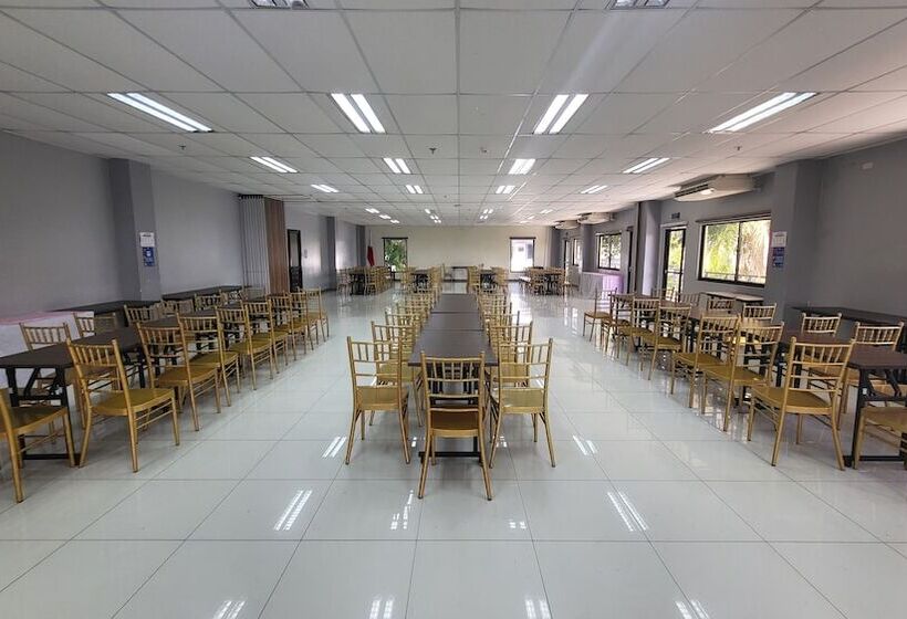 هتل Bakasyunan Resort And Conference Center   Tanay