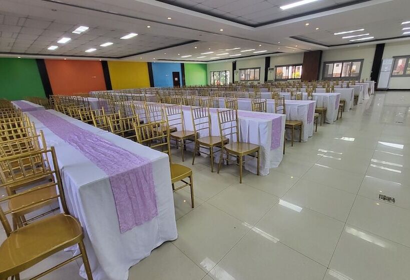 هتل Bakasyunan Resort And Conference Center   Tanay