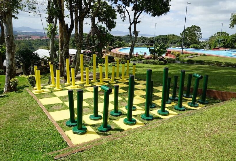 هتل Bakasyunan Resort And Conference Center   Tanay