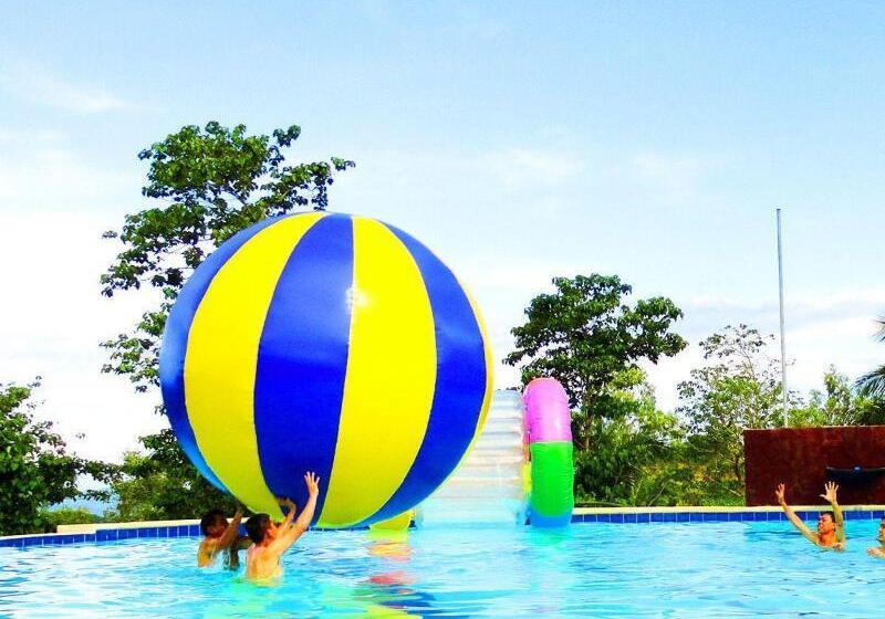 هتل Bakasyunan Resort And Conference Center   Tanay