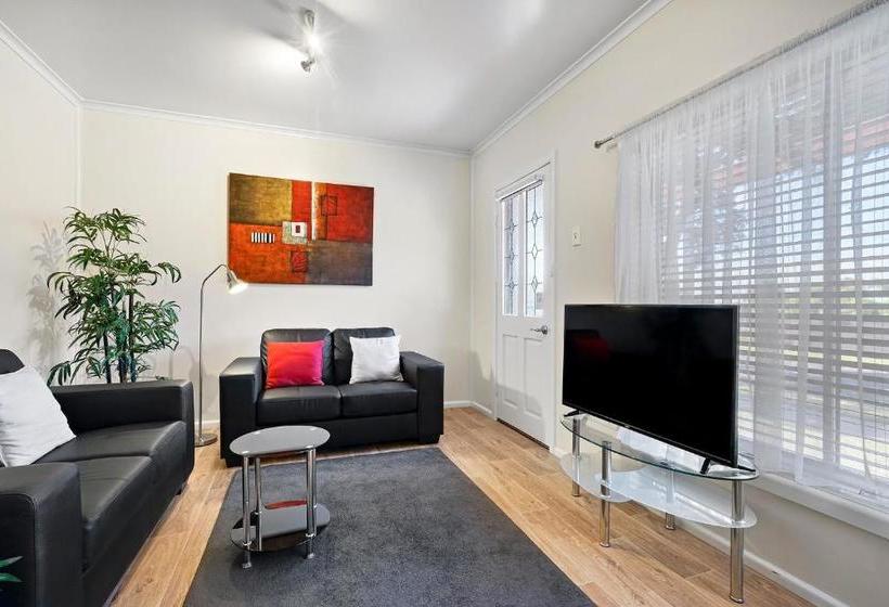 Отель Short Stays Gippsland Trafalgar