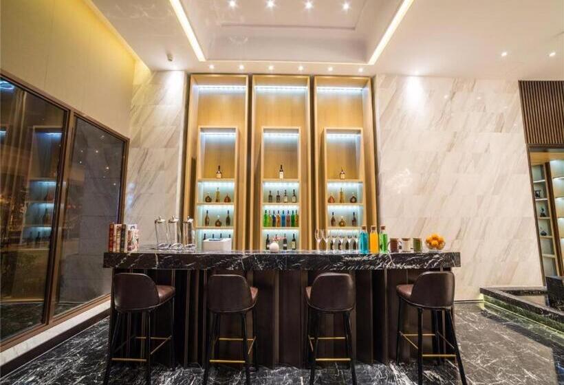 Metropolo Hotel Huazhong University Guanggu Avenue