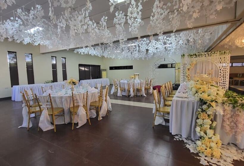 Bakasyunan Resort And Conference Center Zambales
