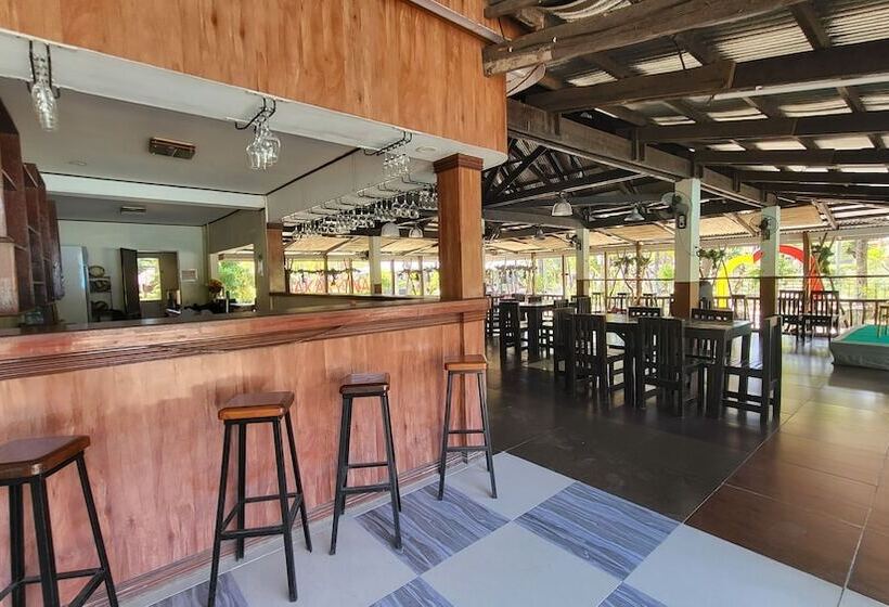 Bakasyunan Resort And Conference Center Zambales