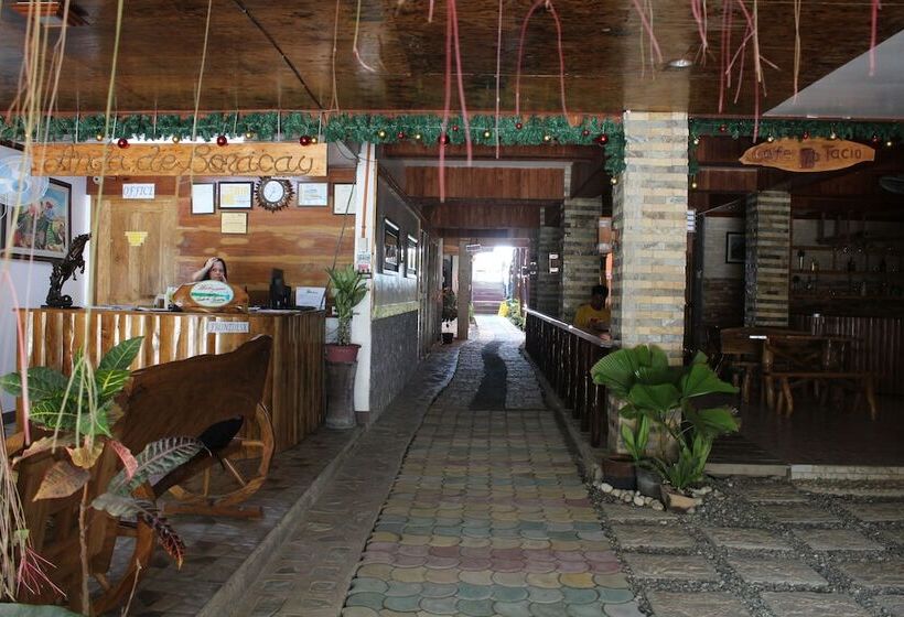 تختخواب و صبحانه Anda De Boracay White Sand Resort