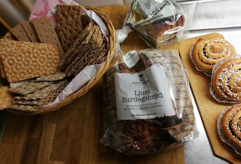 Bed and Breakfast Explorers Club