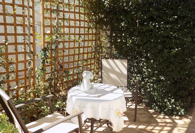 Bed and Breakfast Le Bonheur Guest Accommodation