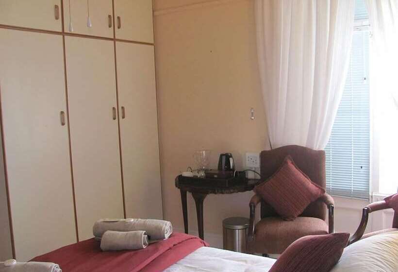 צימר Stellar Dust Guesthouse Previously The Blue Moon Guesthouse