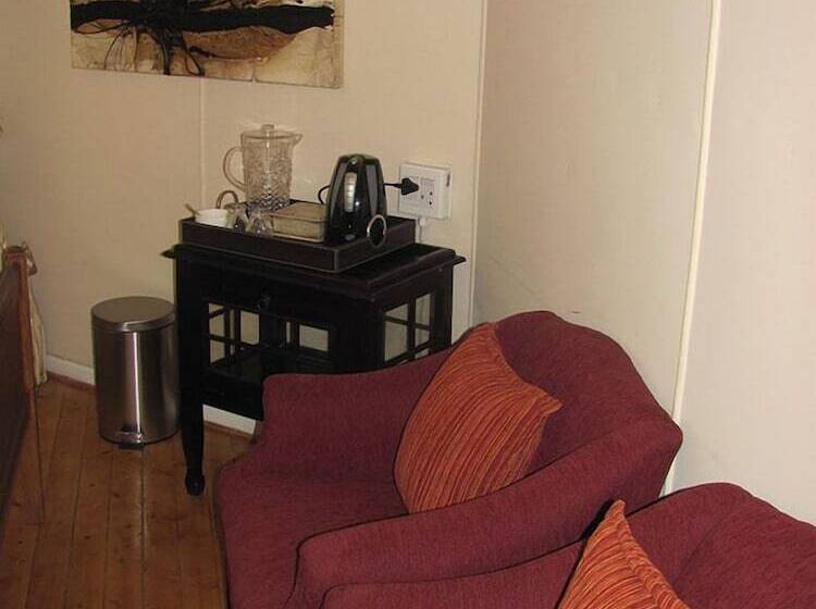 צימר Stellar Dust Guesthouse Previously The Blue Moon Guesthouse