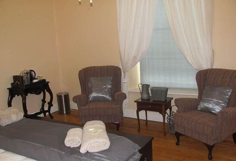 צימר Stellar Dust Guesthouse Previously The Blue Moon Guesthouse