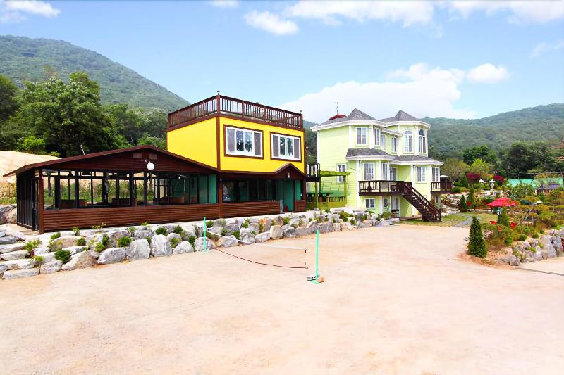 Afternoon Of The Forest Pension