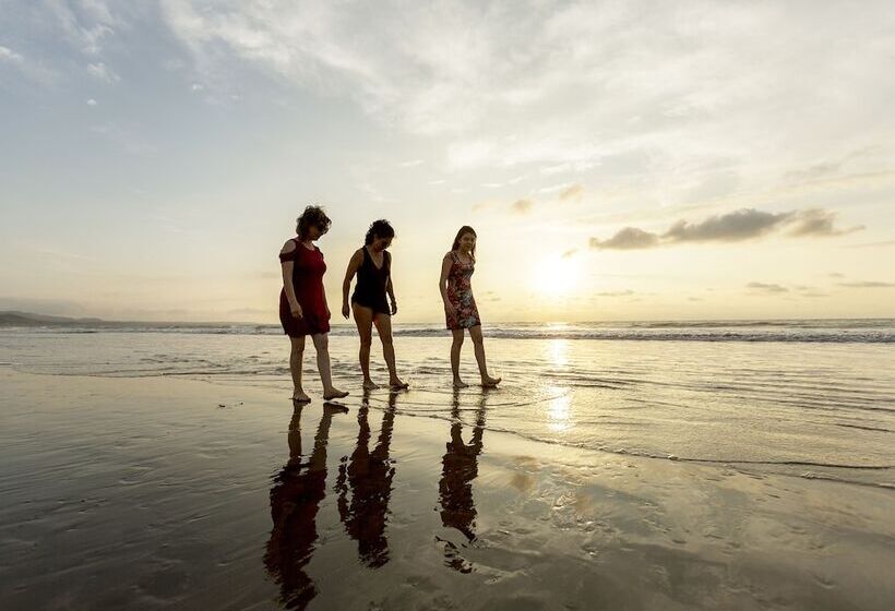 Green9 Hotel & Beach Resort Same