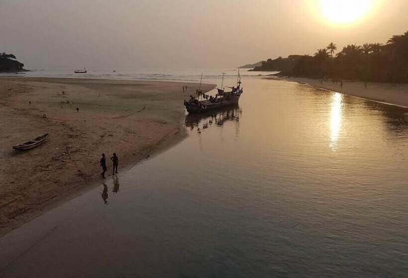 호텔 The Akwidaa Inn