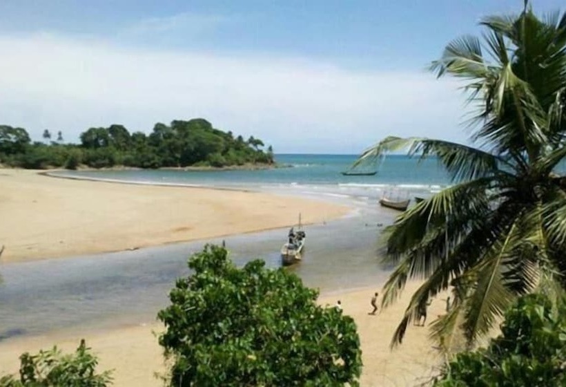 호텔 The Akwidaa Inn