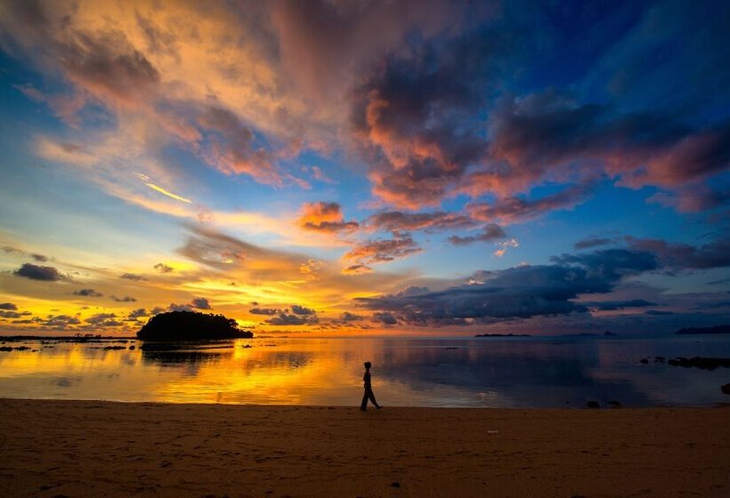 בית מלון כפרי Andalay Beach Resort Koh Libong