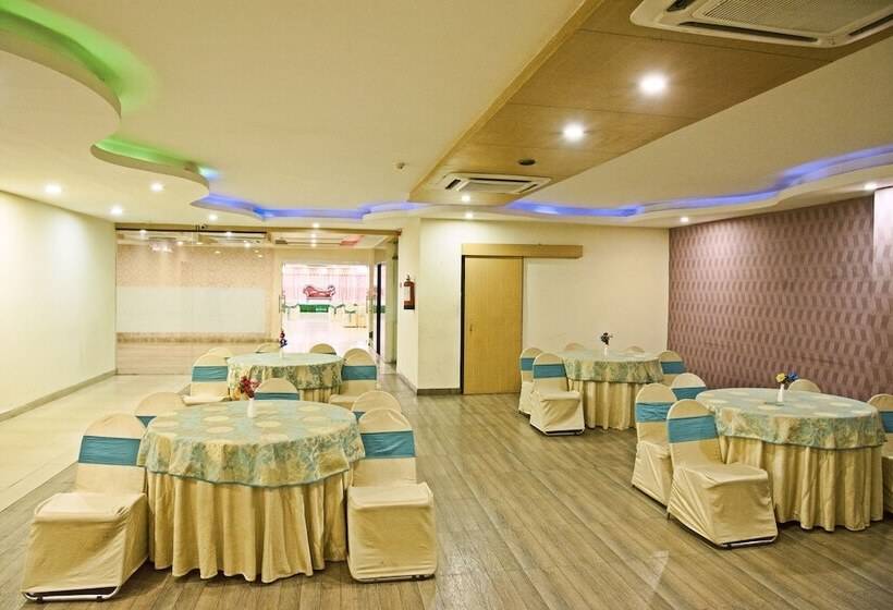 호텔 Genx Plaza Mughalsarai