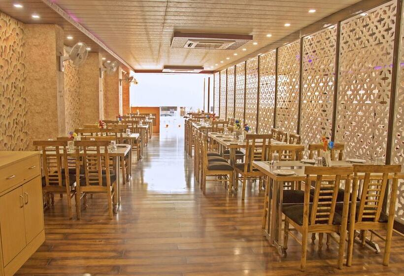 בית מלון כפרי Genx Plaza Mughalsarai