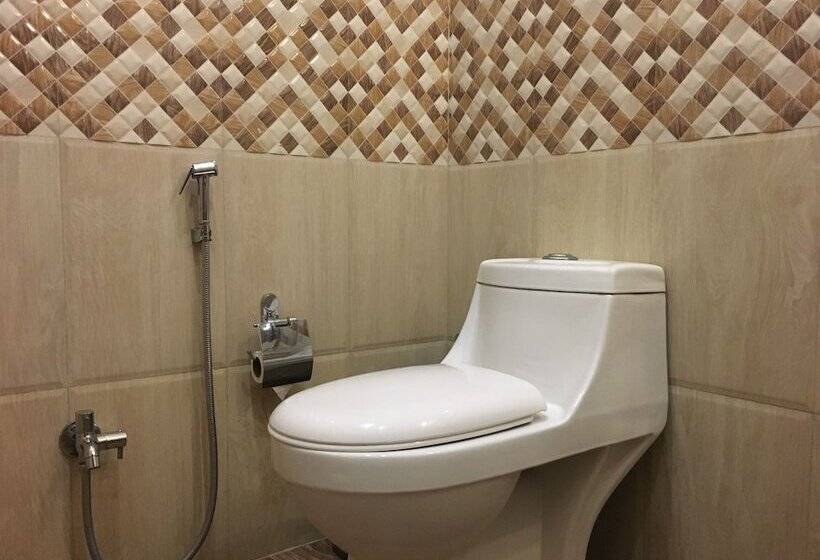 בית מלון כפרי Genx Plaza Mughalsarai