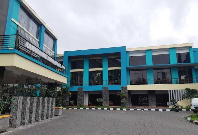 בית מלון כפרי Grand Bintang Tawangmangu