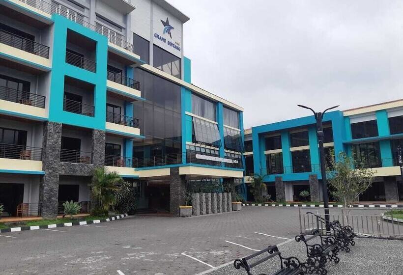 בית מלון כפרי Grand Bintang Tawangmangu