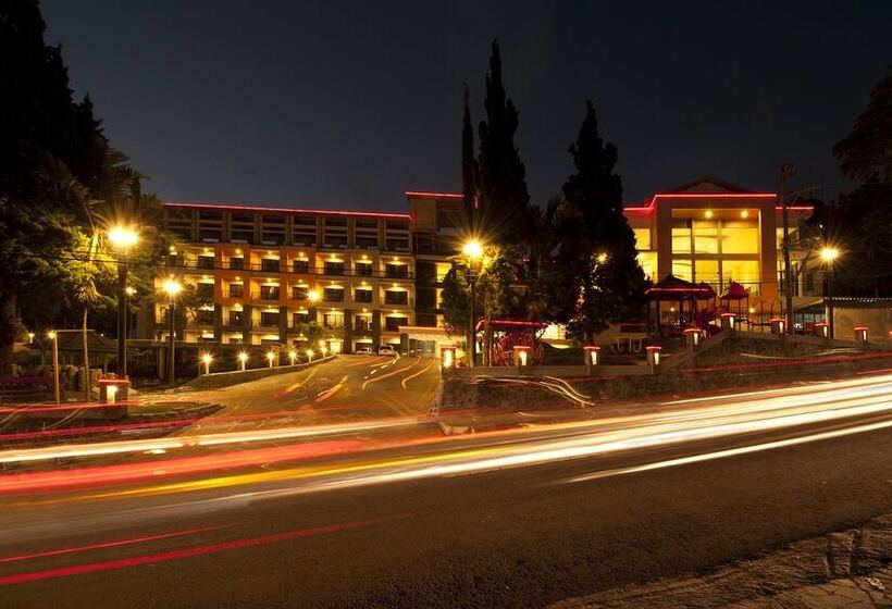 בית מלון כפרי Grand Bintang Tawangmangu