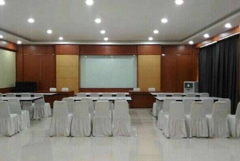 בית מלון כפרי Grand Bintang Tawangmangu